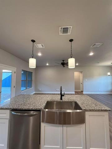 Building Photo - 1000 Bluestem Ct