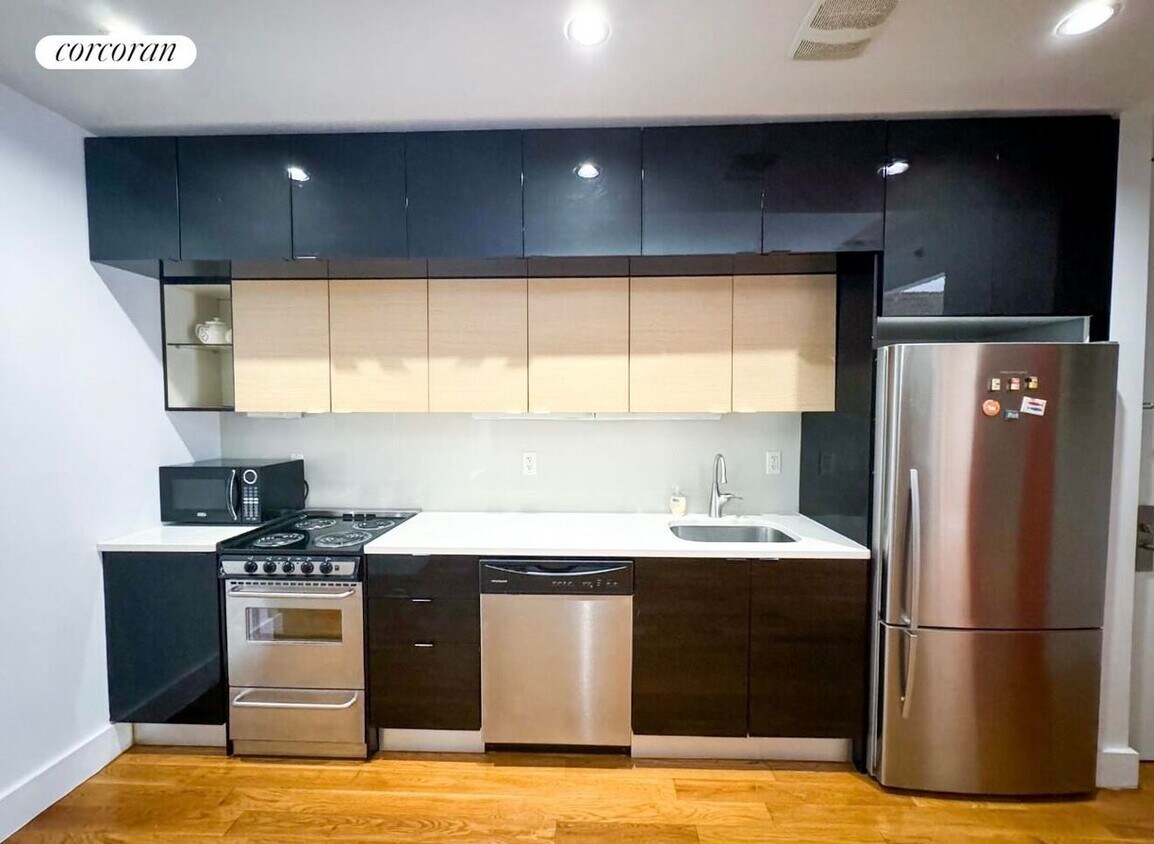 Foto principal - 943 St Marks Ave