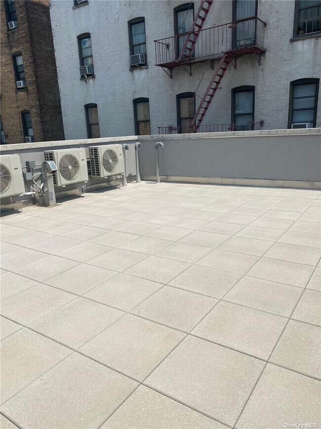 Building Photo - 30-79-79 31st St