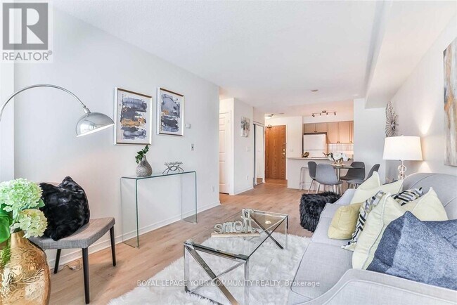Photo du bâtiment - 5500-5500 Yonge St