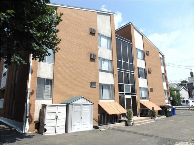 Building Photo - 87 Meadow St