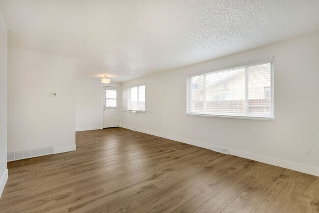 Building Photo - Updated 2-Bedroom Property with Central AC...