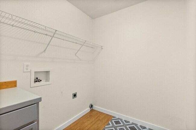Foto del edificio - Updated Rambler Near JBLM For Rent!