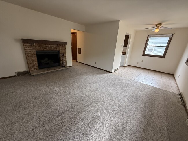 Building Photo - 2613 Smithfield Dr