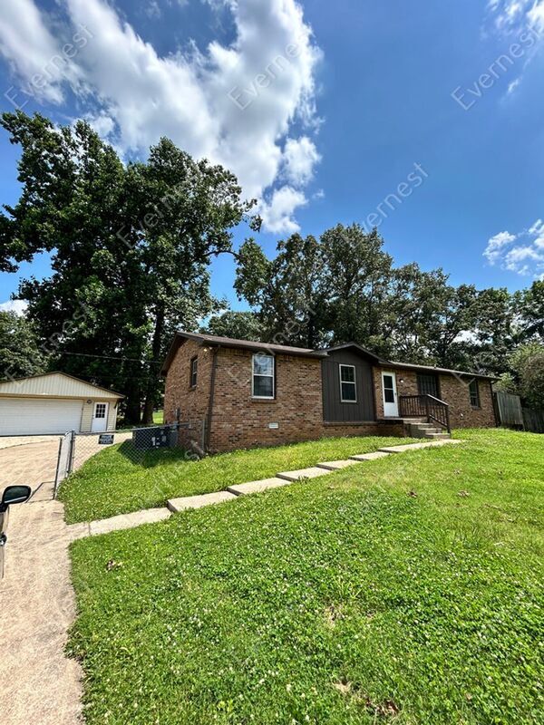 Foto principal - 640 Bunker Hill Rd