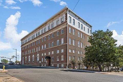 Foto del edificio - United Jewelers and Lee Hardware Apartments