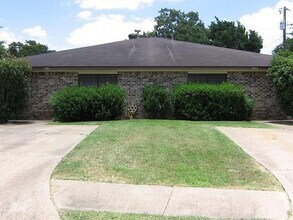 Building Photo - 2303 San Pedro Dr