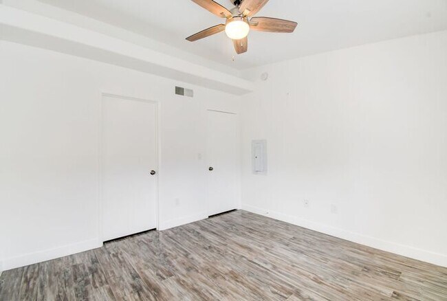 Building Photo - Highly Desired Condo Seven Hills Gated Community