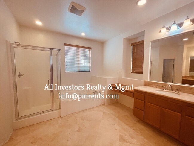 Building Photo - 1033 Augusta Cir