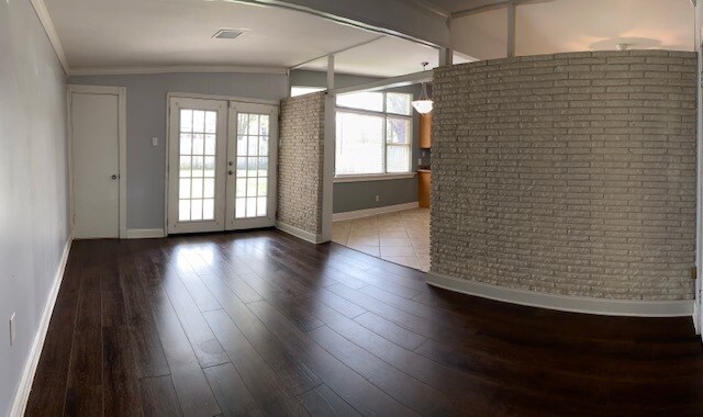Building Photo - 3 Brentwood Dr