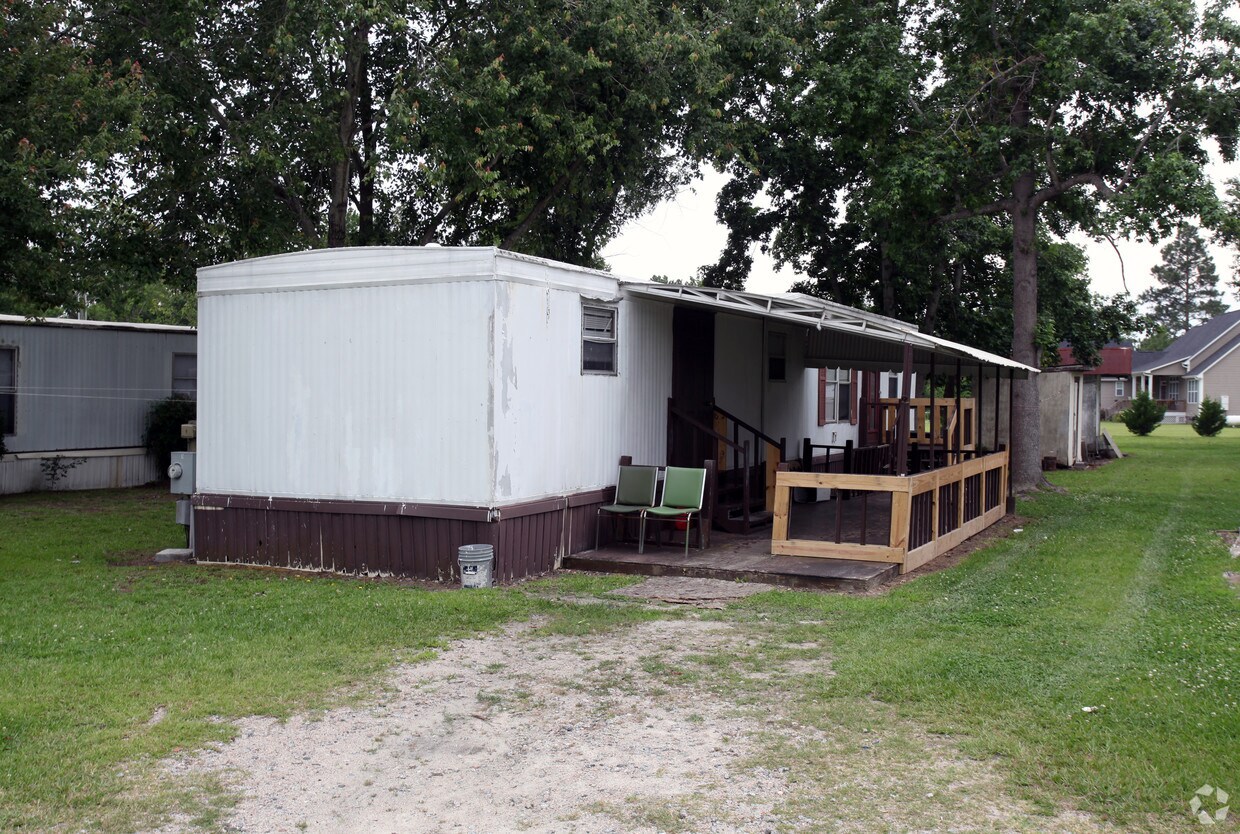 Meadow Brook Mobile Home Park Apartments in Leland, NC