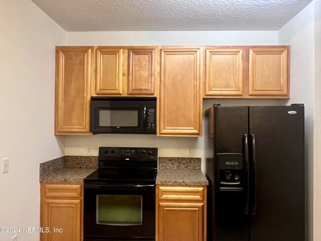 Foto del edificio - 8241 Pelican Landing Rd