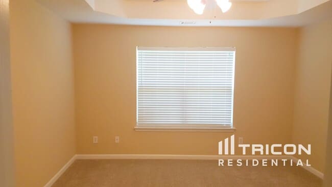 Building Photo - 300 Stone Ridge Way