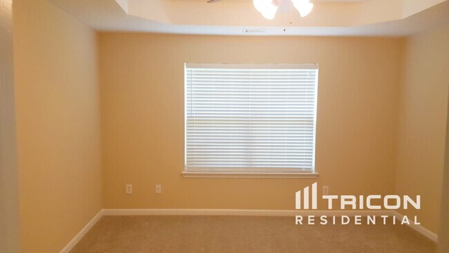 Foto del edificio - 300 Stone Ridge Way