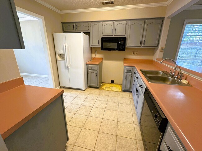 Foto del edificio - 2271 Lake Springs Ln