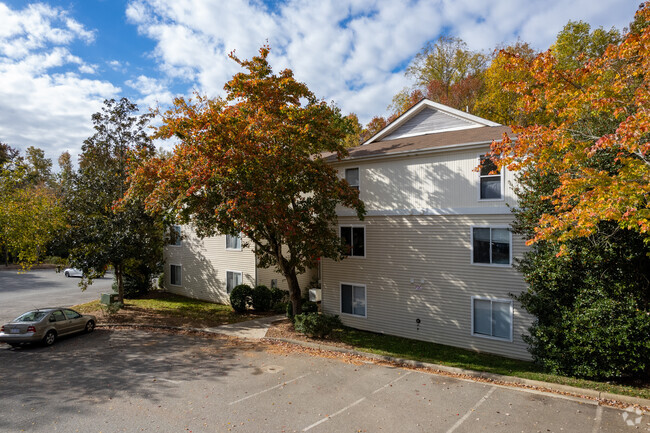 Building Photo - University Commons