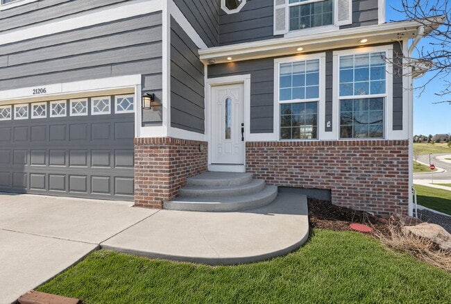 Building Photo - Beautiful 2-Story Home In Hidden River. Finished Basement. Turfed Backyard.