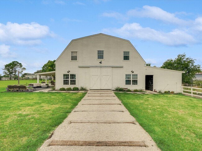 Building Photo - 1400 Shadow Brook Trail