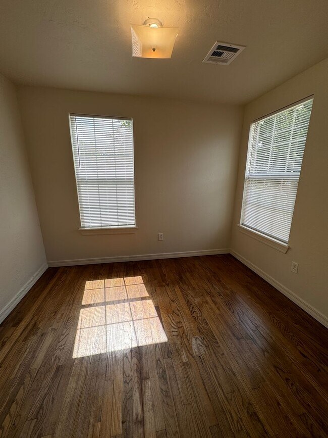 Foto del edificio - 2 bed with 1 bath home for rent in Norman....