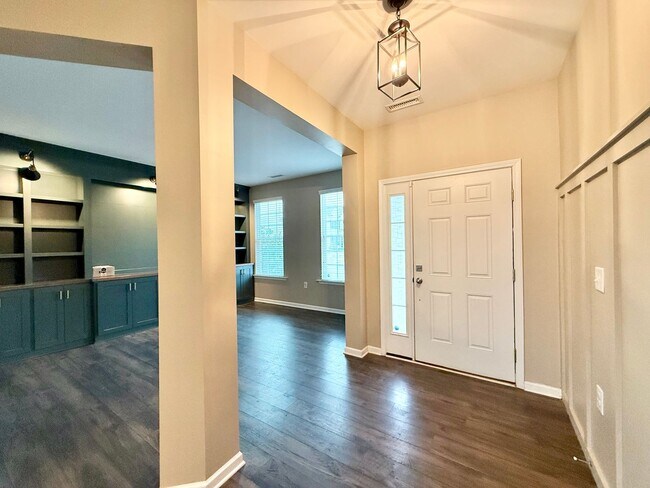 Foto del edificio - Gorgeous 4BD, 2.5BA Wake Forest Home with a Fenced Yard & Only Walking Distance from Wegmans