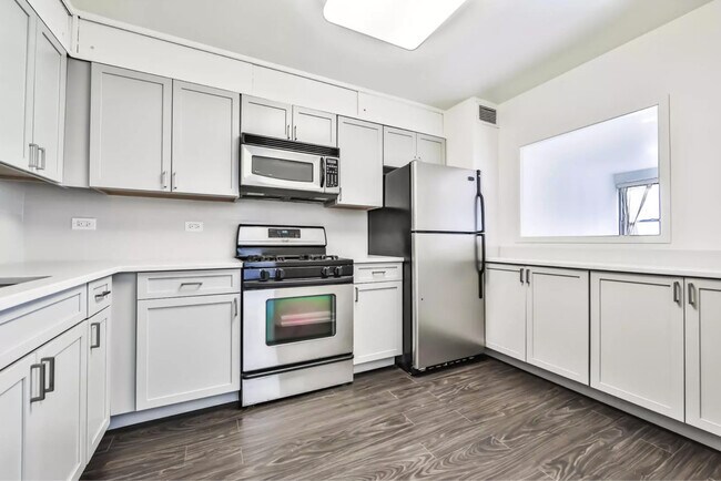 Building Photo - 850 N Dewitt Pl