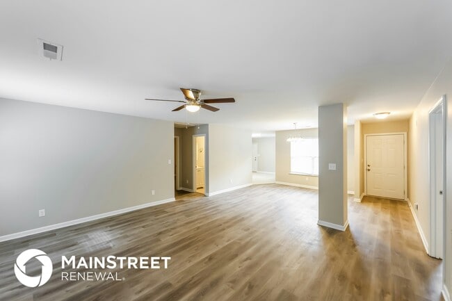 Foto del edificio - 12166 Dale Dr