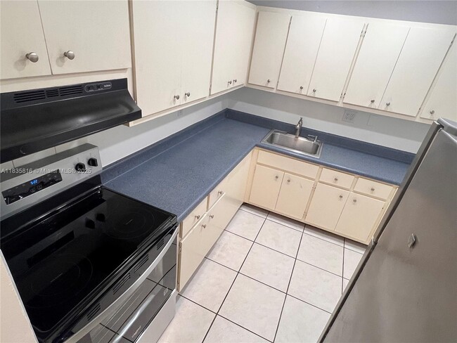 Foto del edificio - 7727 SW 86th St