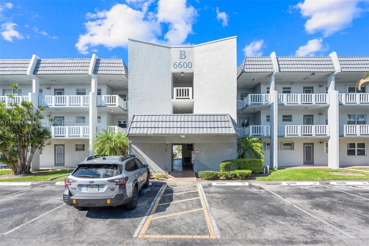 Primary Photo - 6600 Royal Palm Blvd