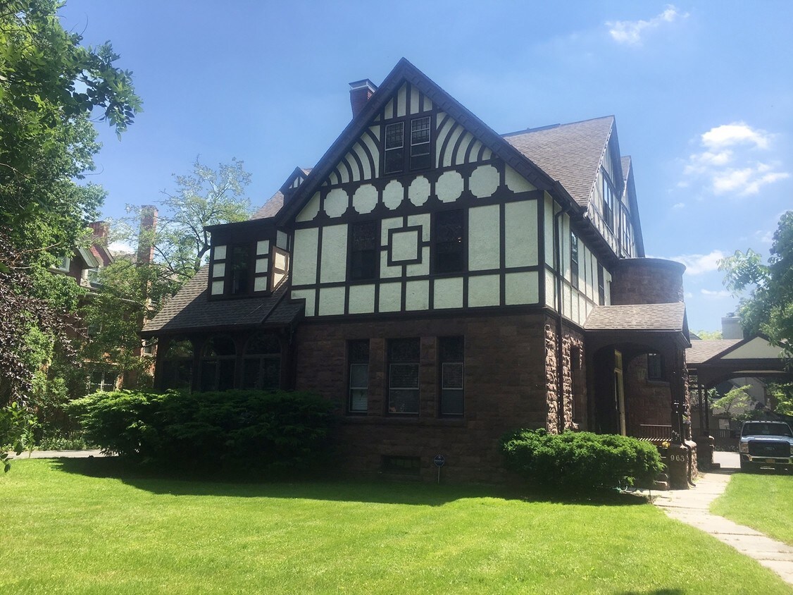Primary Photo - 963 East Ave
