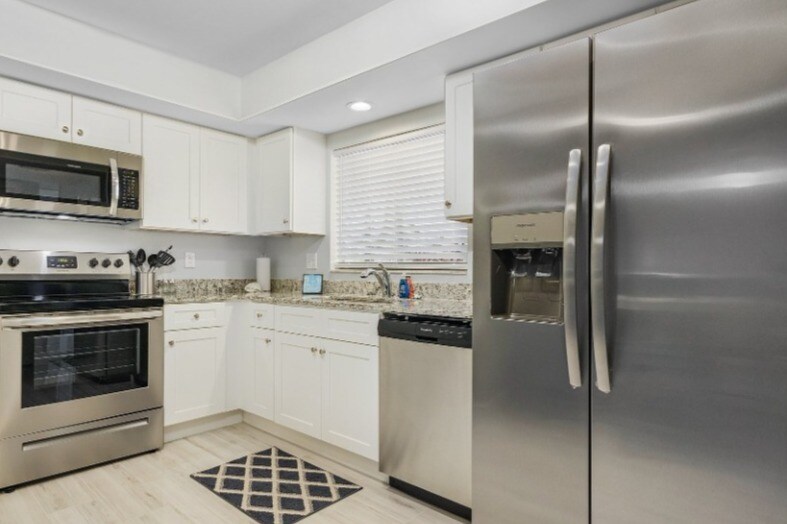 Foto principal - 12230 Shoreview Drive