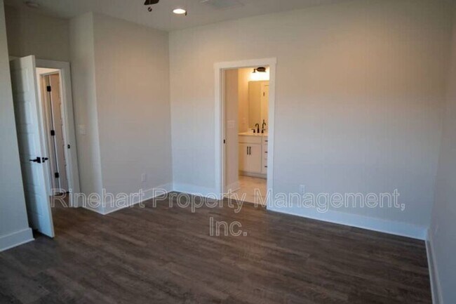 Foto del edificio - 366 Ginsberg Rd