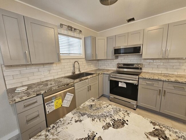 Foto del edificio - 2502 E Poplar Ave