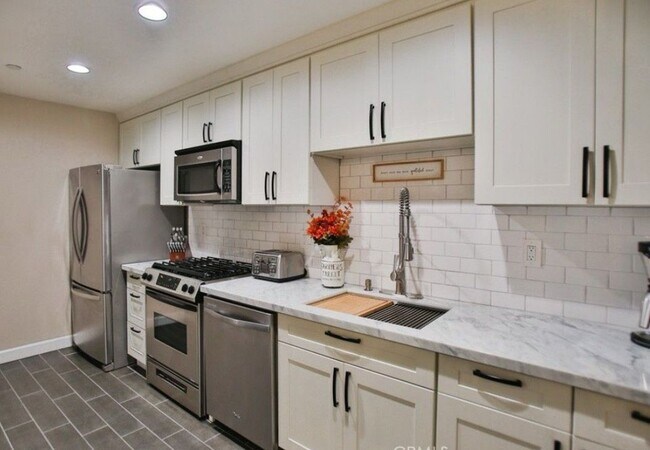 Foto del edificio - 17168 Newhope St