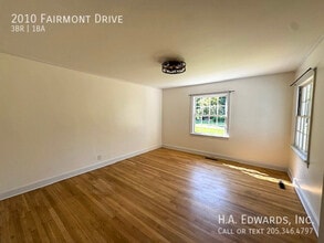 Building Photo - 2010 Fairmont Dr