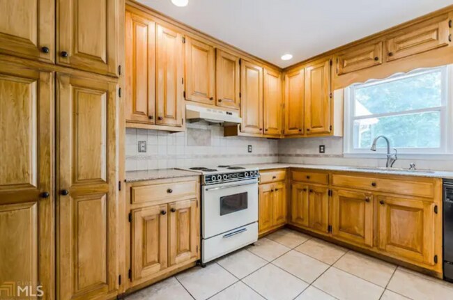 Building Photo - 2-4 Hickory Ridge