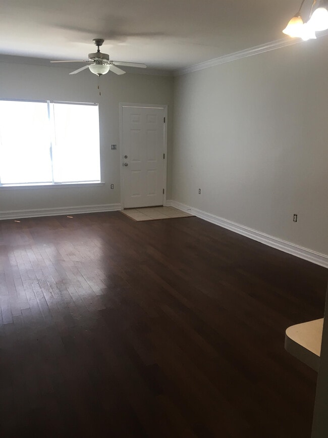 Building Photo - 1537 Crescent Hills Dr