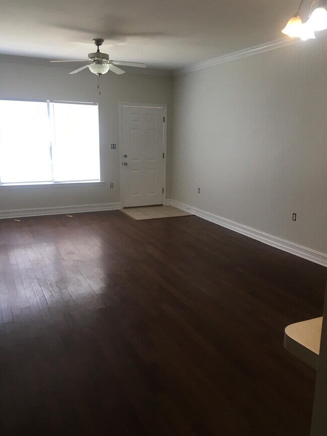 Foto del edificio - 1537 Crescent Hills Dr