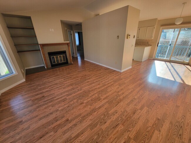 Building Photo - Super nice Bi-level Single Family Home in ...