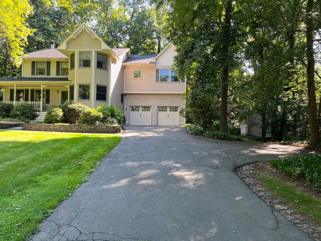 Primary Photo - 163 Maple Ridge Rd