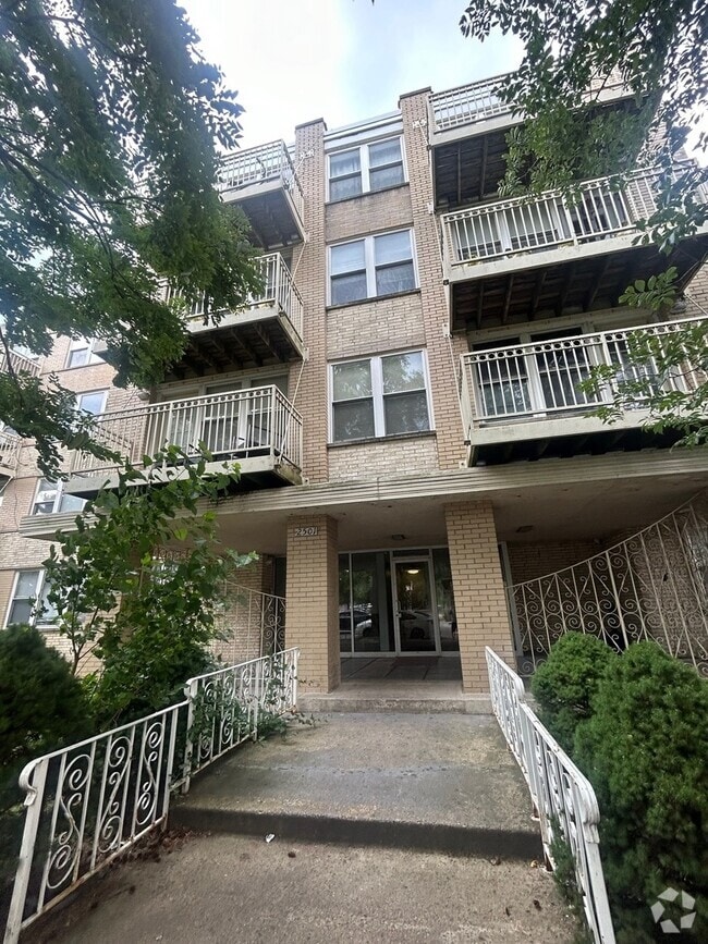 Building Photo - 2501 W Touhy Ave