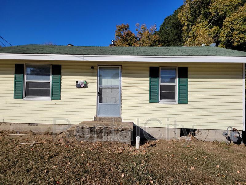 808 S Lexington St, Trenton, TN 38382 House for Rent in Trenton, TN