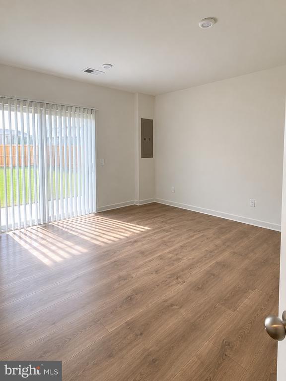 Foto del edificio - 402 Honeyberry Ln