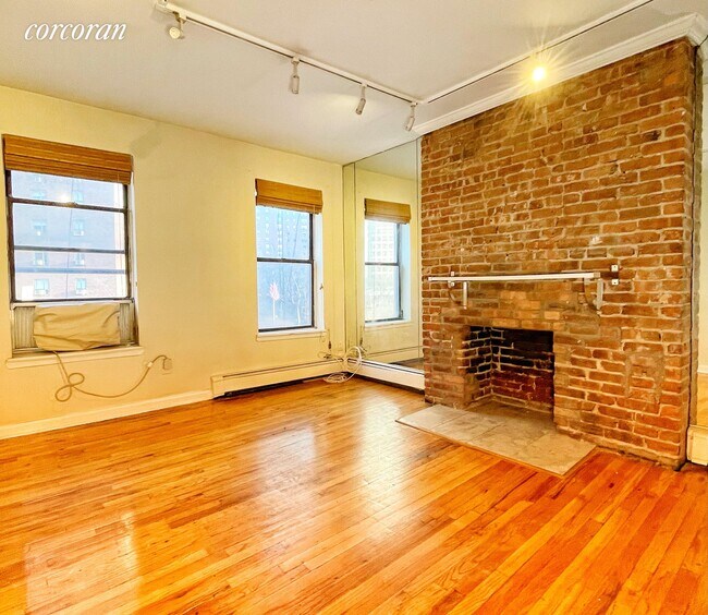 Building Photo - 379 1st Ave.