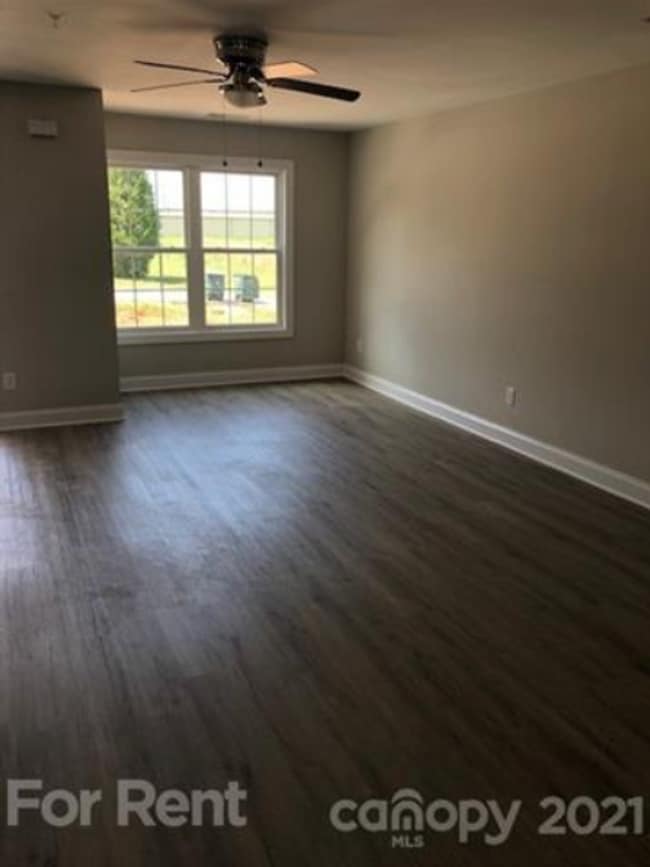 Building Photo - Brand new town home in Salisbury