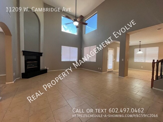 Foto del edificio - FABULOUS Lake-front Home!!