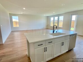 Building Photo - 8607 Avon St