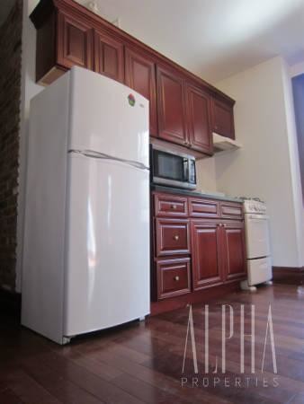 Foto del edificio - 208 E 82nd St