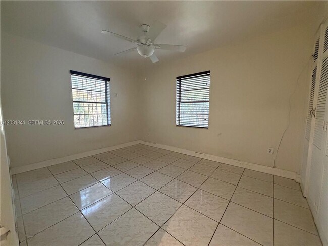 Foto del edificio - 6318 SW 27th St