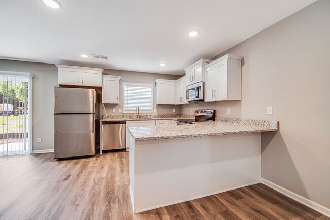 Building Photo - 511 Pine Dr