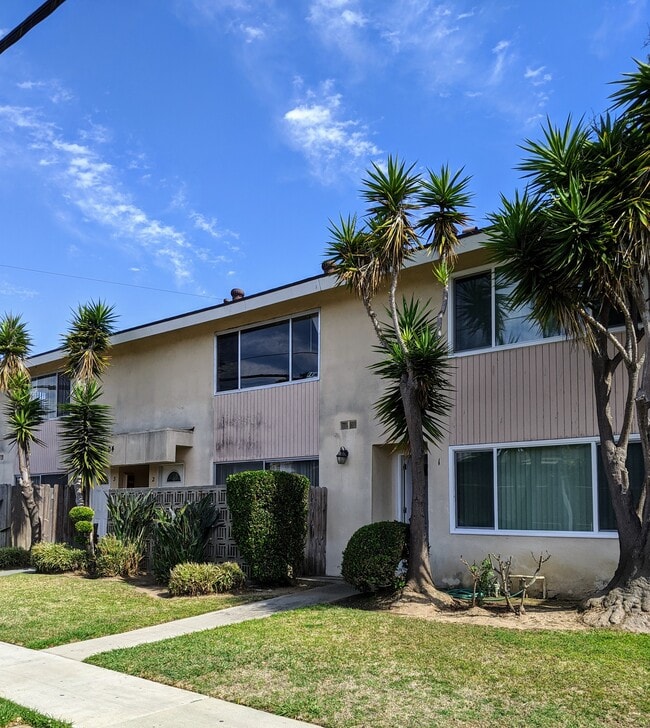 Dual Pane Windows - 4704 Del Amo Blvd